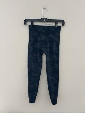 Spanx Look at Me Now Seamless Black Camo High Rise Compression Leggings Women's